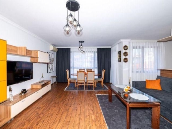 Дава се под наем Тристаен апартамент в Пловдив, Център - 100 кв.м за 847.62 € - Снимка #1