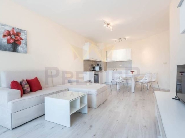 Дава се под наем Тристаен апартамент в Варна, Аспарухово - 99 кв.м за 1200 € - Снимка #1