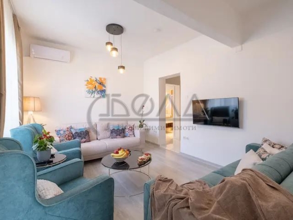 Тристаен апартамент в София, Център - 80 кв.м за 4000 €/кв.м - Снимка #1