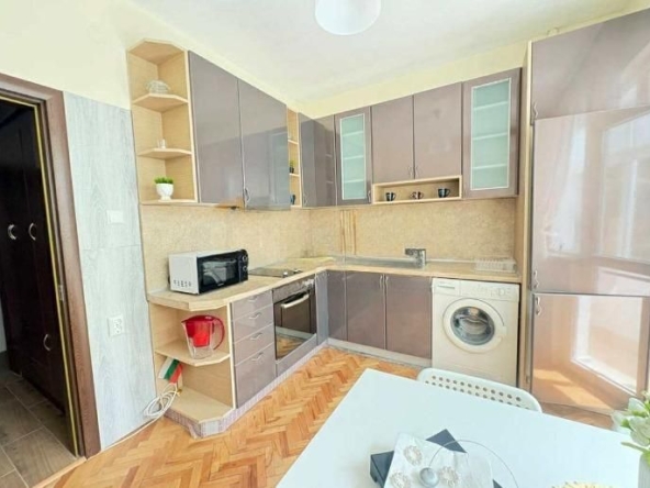 Дава се под наем Двустаен апартамент в Пловдив, Център - 62 кв.м за 613 € - Снимка #1