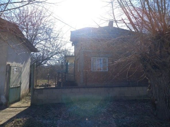 Къща в с. Девенци, Област Плевен - 140 кв.м за 110 €/кв.м - Снимка #1