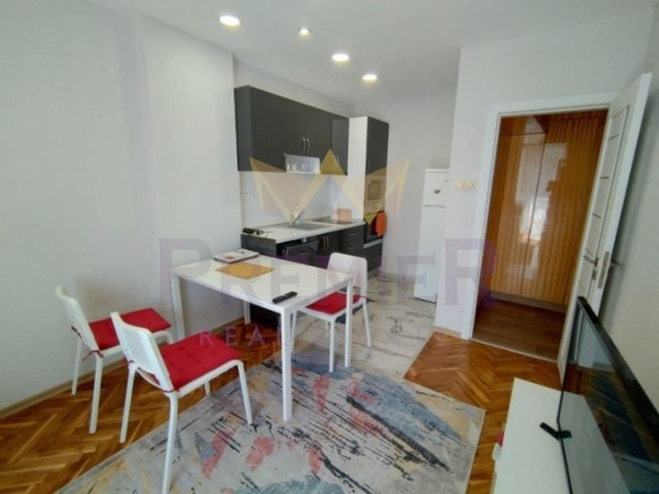 Дава се под наем Тристаен апартамент в Варна, Гръцка махала - 65 кв.м за 716 € - Снимка #1