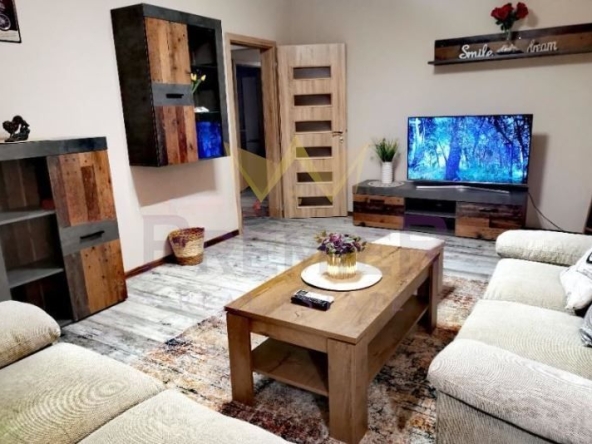 Дава се под наем Четиристаен апартамент в Варна, Цветен квартал - 100 кв.м за 612 € - Снимка #1