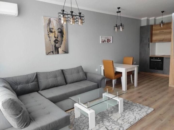 Дава се под наем Двустаен апартамент в Пловдив, Младежки Хълм - 67 кв.м за 600 € - Снимка #1