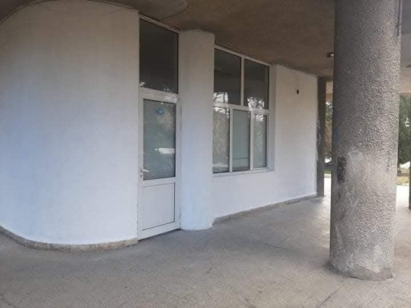 Дава се под наем Магазин в Кърджали, Боровец - 25 кв.м за 149.43 € - Снимка #1