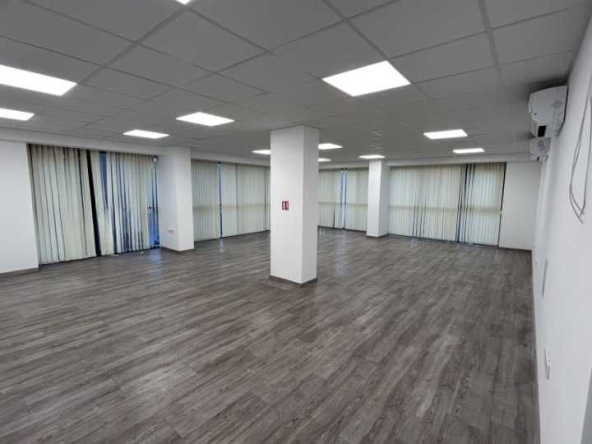 Дава се под наем Офис в Варна, ХЕИ - 91 кв.м за 850 € - Снимка #1