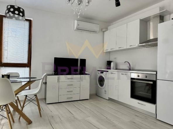 Дава се под наем Двустаен апартамент в Варна, Зимно кино Тракия - 72 кв.м за 561 € - Снимка #1