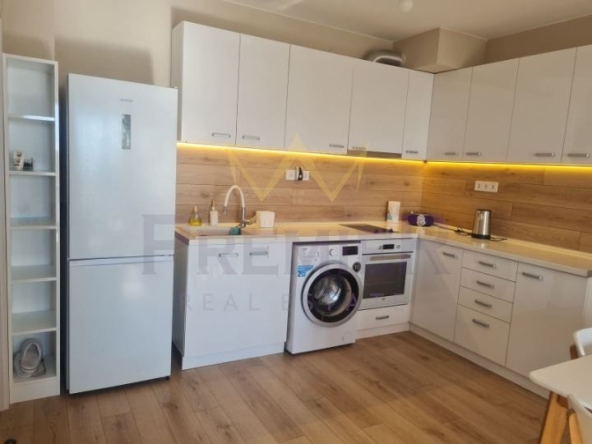 Дава се под наем Двустаен апартамент в Варна, Бриз - 70 кв.м за 612 € - Снимка #1