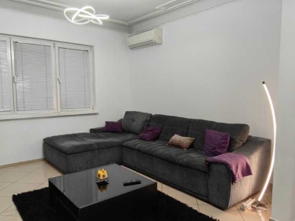 Дава се под наем Тристаен апартамент в София, Център - 80 кв.м за 800 € - Снимка #1