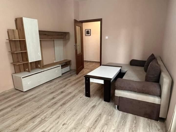 Дава се под наем Тристаен апартамент в Пловдив, Център - 76 кв.м за 400 € - Снимка #1