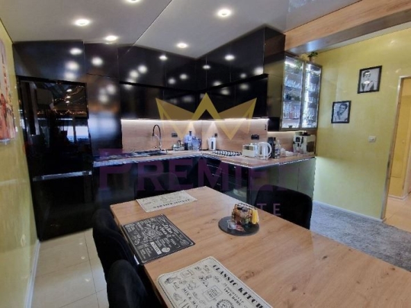 Тристаен апартамент в к.к. Св.Св. Константин и Елена - 89 кв.м за 3315 €/кв.м - Снимка #1