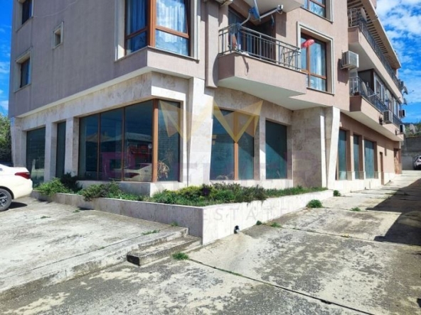 Промишлена сграда в Аксаково - 220 кв.м за 682 €/кв.м - Снимка #1