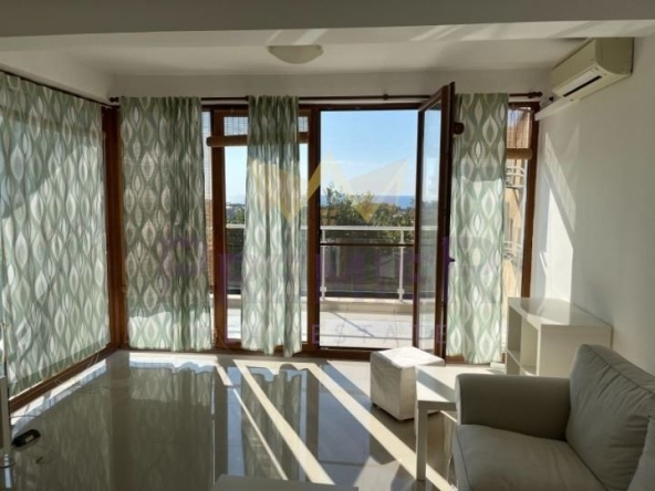 Дава се под наем Къща в Варна, м-т Траката - 285 кв.м за 2000 € - Снимка #1