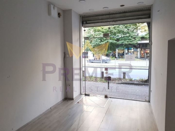 Дава се под наем Магазин в Варна, Център - 18 кв.м за 428.4 € - Снимка #1