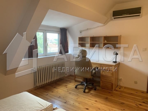 Дава се под наем Тристаен апартамент в София, Център - 70 кв.м за 790 € - Снимка #1