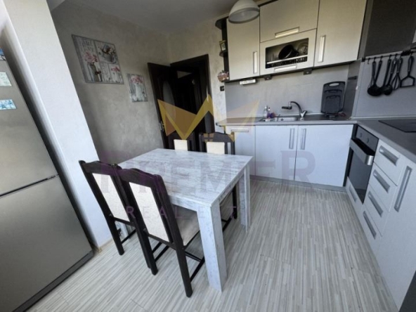 Дава се под наем Тристаен апартамент в Варна, Цветен квартал - 65 кв.м за 511 € - Снимка #1