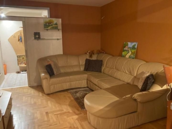 Дава се под наем Тристаен апартамент в Пловдив, Кършияка - 98 кв.м за 816 € - Снимка #1