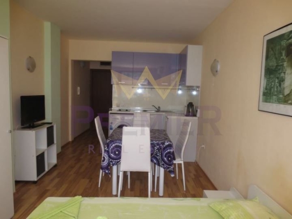 Дава се под наем Едностаен апартамент в к.к. Св.Св. Константин и Елена - 38 кв.м за 350 € - Снимка #1