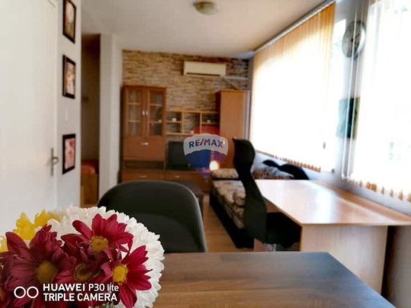 Дава се под наем Ателие в Варна, Окръжна болница - 900 кв.м за 459 € - Снимка #1