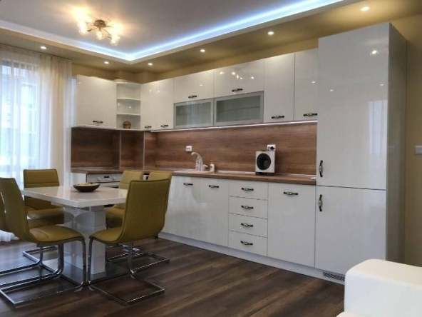 Дава се под наем Тристаен апартамент в Пловдив, Тракия - 97 кв.м за 664 € - Снимка #1