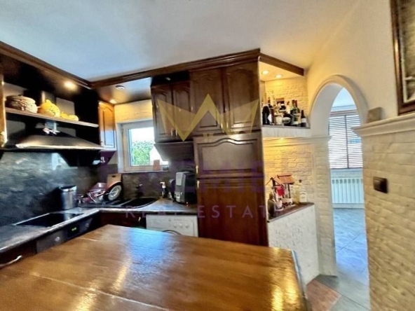 Тристаен апартамент в Варна, Колхозен пазар - 98 кв.м за 1796 €/кв.м - Снимка #1