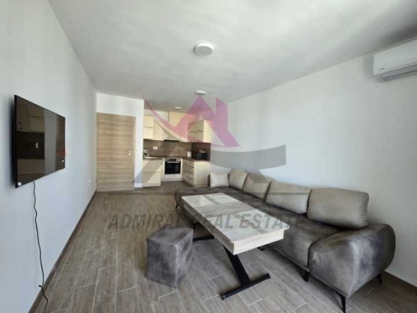 Дава се под наем Двустаен апартамент в к.к. Св.Св. Константин и Елена - 70 кв.м за 800 € - Снимка #1