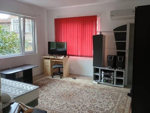 Дава се под наем Тристаен апартамент в Пловдив, Христо Смирненски - 85 кв.м за 332 € - Снимка #1