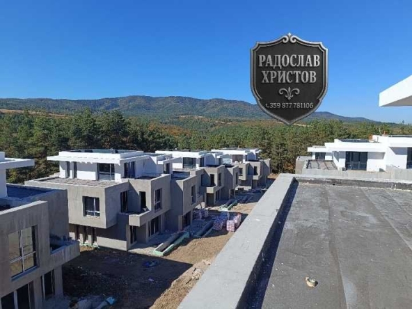 Къща в София, Красна поляна 1 - 338 кв.м за 0 €/кв.м - Снимка #1