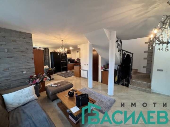 Къща в София, Център - 200 кв.м за 1390 €/кв.м - Снимка #1