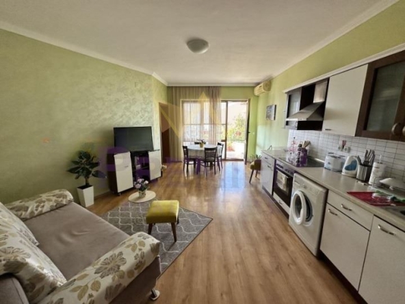 Дава се под наем Двустаен апартамент в Варна, м-т Св. Никола - 70 кв.м за 448.8 € - Снимка #1