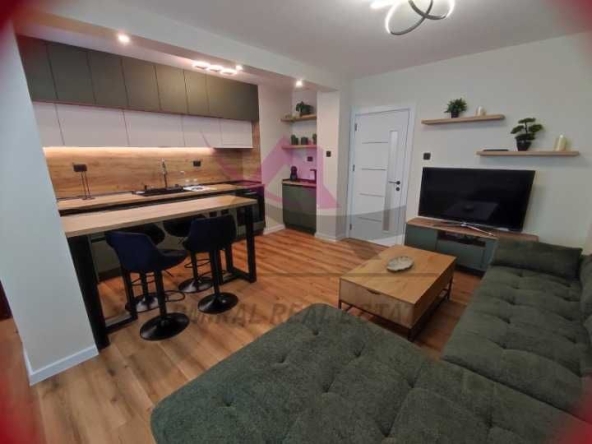 Дава се под наем Четиристаен апартамент в Варна, Лятно кино Тракия - 101 кв.м за 1196.97 € - Снимка #1