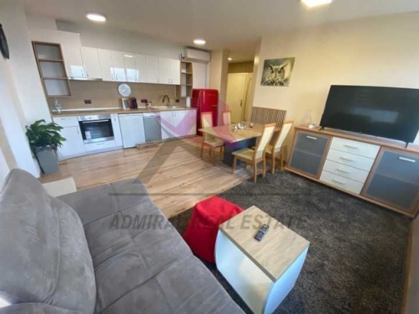 Дава се под наем Тристаен апартамент в Варна, м-т Траката - 84 кв.м за 747.66 € - Снимка #1