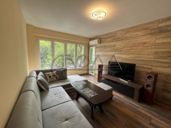 Тристаен апартамент в София, Света Троица - 85 кв.м за 2800 €/кв.м - Снимка #1