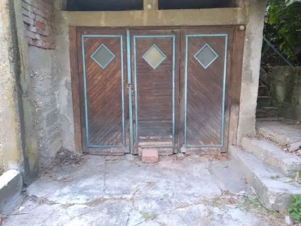 Дава се под наем Гараж / Паркомясто в Габрово, Лисец - 300 кв.м за 30.6 € - Снимка #1