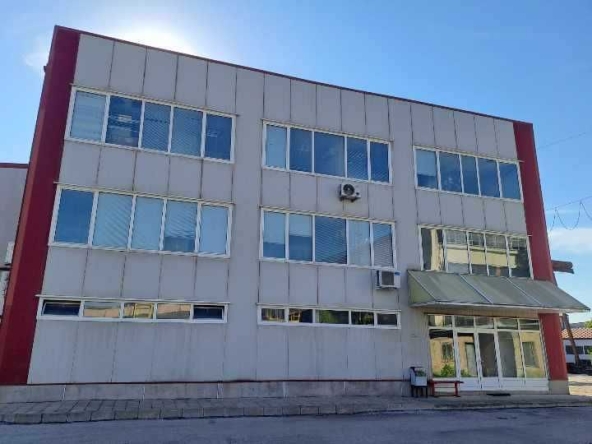 Промишлена сграда в Хасково, Промишлена зона - Изток - 10500 кв.м за 170 €/кв.м - Снимка #1