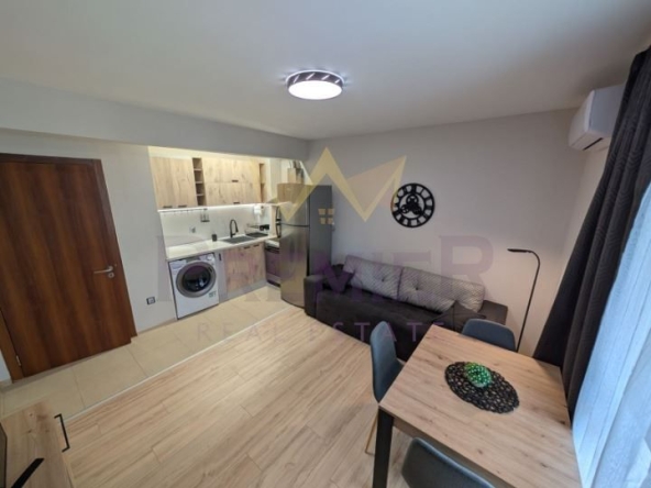 Дава се под наем Двустаен апартамент в Варна, Цветен квартал - 50 кв.м за 612 € - Снимка #1