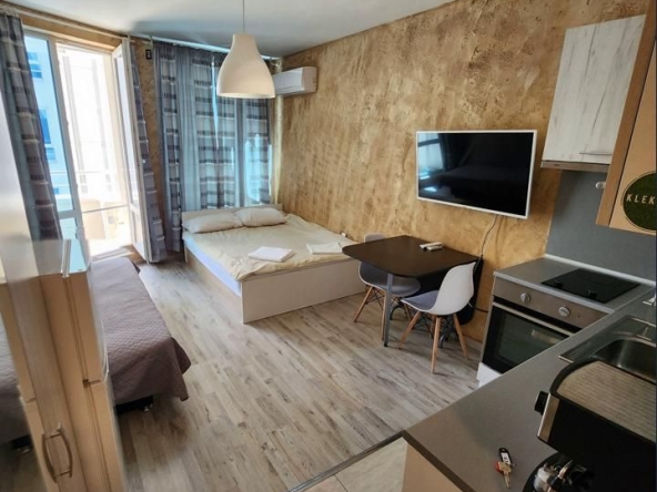 Дава се под наем Едностаен апартамент в София, Студентски град - 35 кв.м за 549 € - Снимка #1