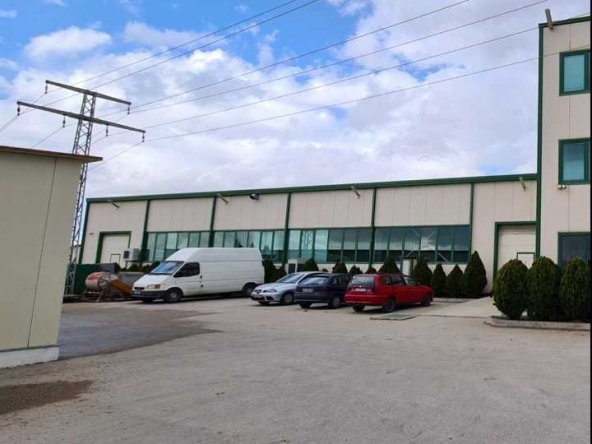 Дава се под наем Склад в Варна, Колхозен пазар - 517 кв.м за 2000 € - Снимка #1