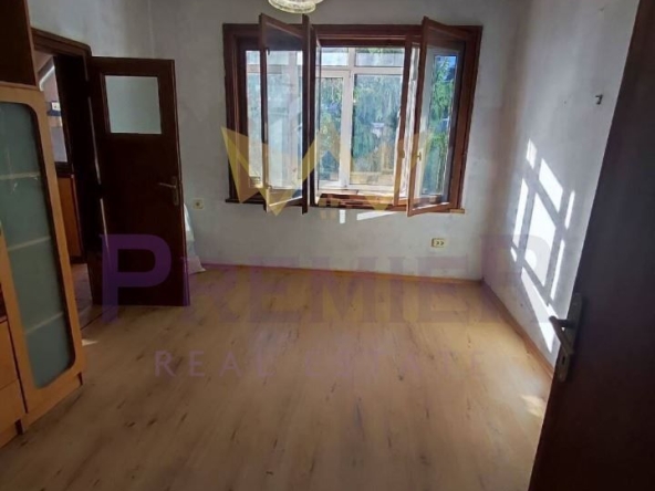 Тристаен апартамент в Бургас, Център - 98 кв.м за 2654 €/кв.м - Снимка #1