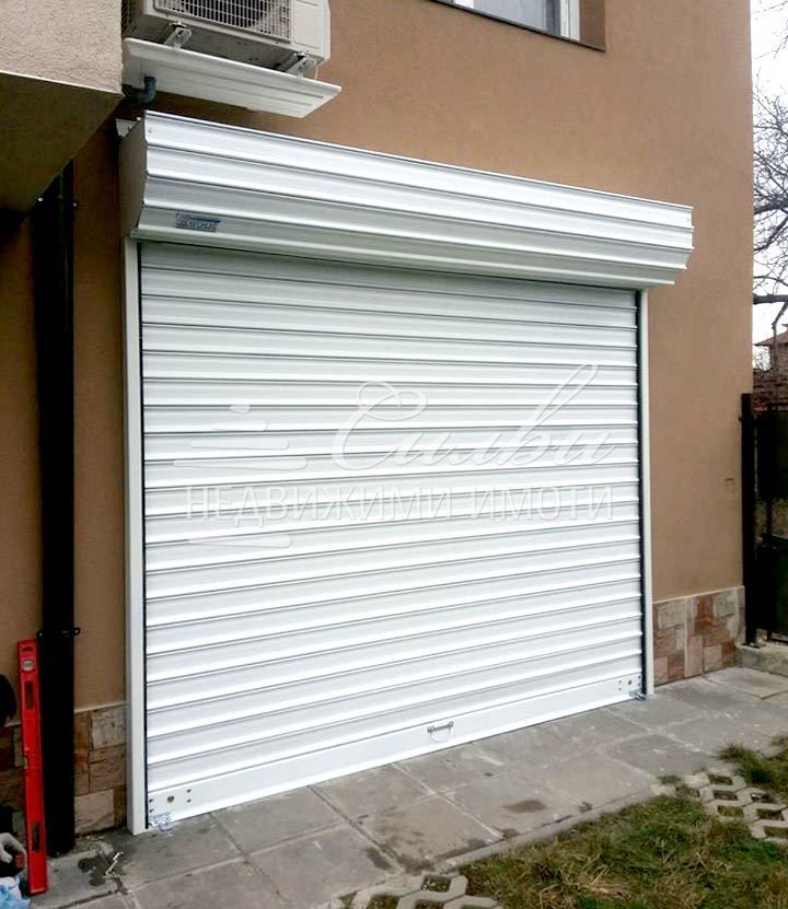 Гараж / Паркомясто в Шумен, 5-ти полк - 21 кв.м за 1336 €/кв.м - Снимка #1