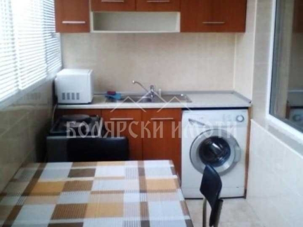 Дава се под наем Двустаен апартамент в Велико Търново, Център - 60 кв.м за 282 € - Снимка #1