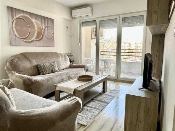 Дава се под наем Тристаен апартамент в София, Студентски град - 95 кв.м за 663 € - Снимка #1