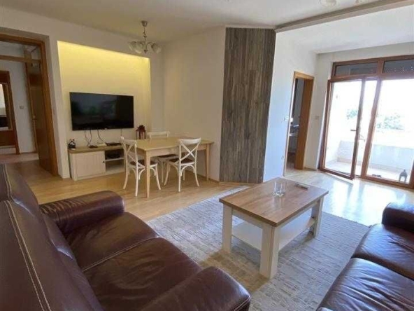 Дава се под наем Двустаен апартамент в Бургас, Лазур - 57 кв.м за 204 € - Снимка #1