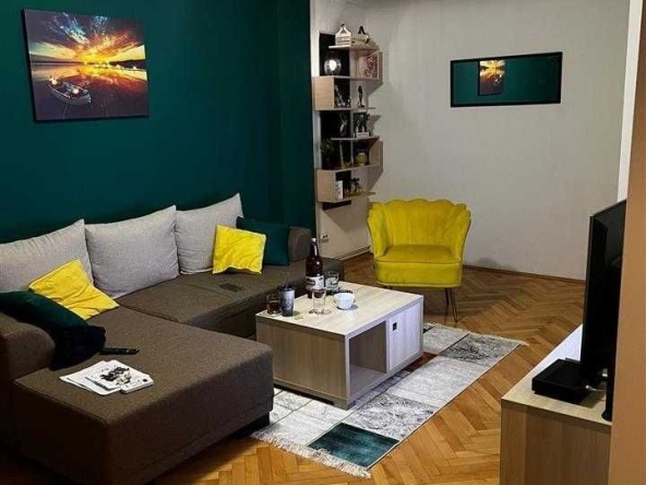 Дава се под наем Двустаен апартамент в Бургас, Славейков - 57 кв.м за 204 € - Снимка #1