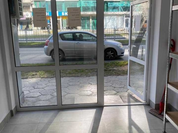 Дава се под наем Магазин в Варна, Лятно кино Тракия - 22 кв.м за 297.84 € - Снимка #1