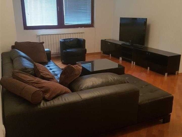 Дава се под наем Тристаен апартамент в Бургас, Славейков - 76 кв.м за 280.5 € - Снимка #1