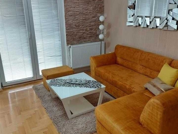 Дава се под наем Двустаен апартамент в Бургас, Лазур - 56 кв.м за 204 € - Снимка #1