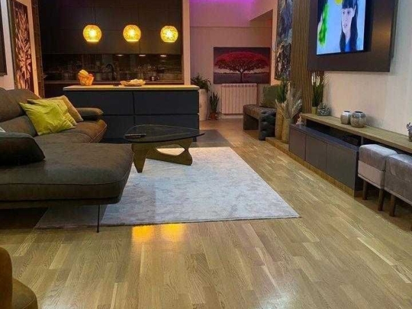 Дава се под наем Двустаен апартамент в Бургас, Център - 68 кв.м за 204 € - Снимка #1