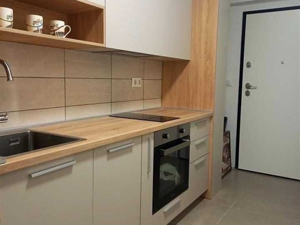 Дава се под наем Двустаен апартамент в Бургас, Славейков - 58 кв.м за 204 € - Снимка #1