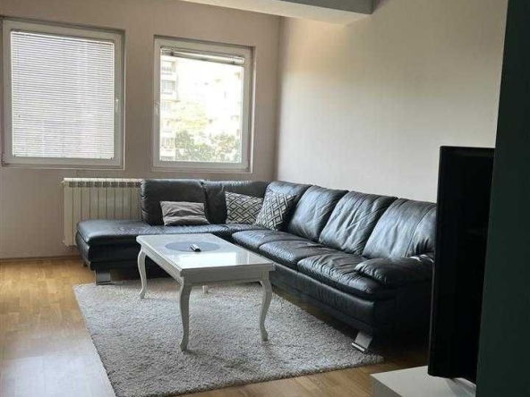 Дава се под наем Двустаен апартамент в Бургас, Славейков - 53 кв.м за 229.5 € - Снимка #1